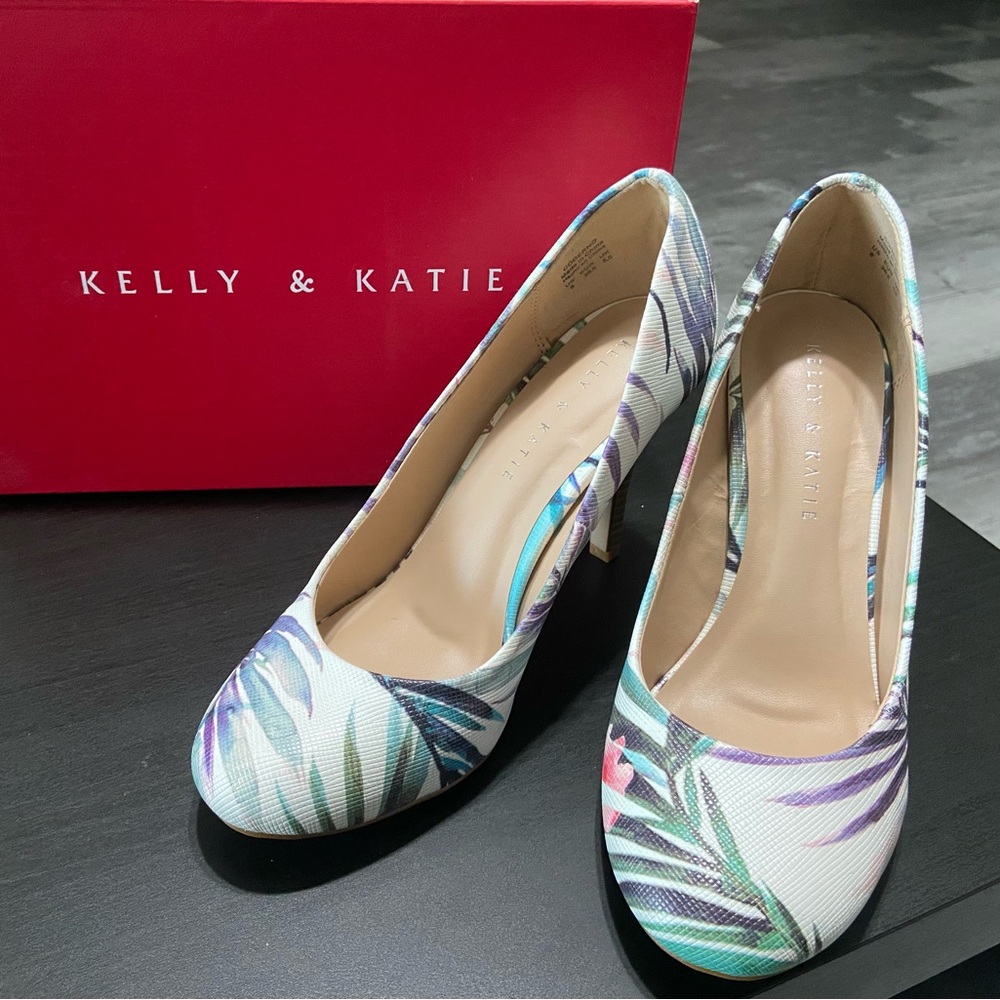 Kelly & Katie Coderno White heel size 8M